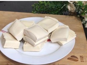 豆腐切成小方块