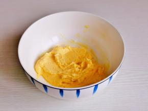 一定要蛋液与黄油完全融合。