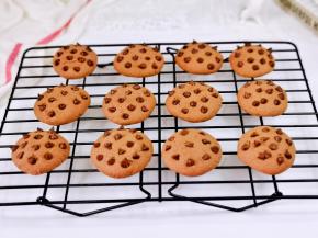 取出放烤网上晾凉。