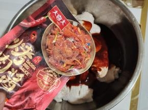 放入1袋大喜大烤肉酱！