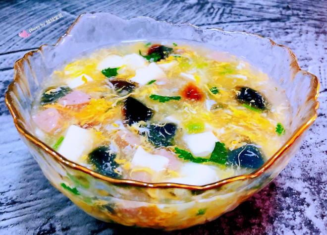 皮蛋豆腐香肠汤