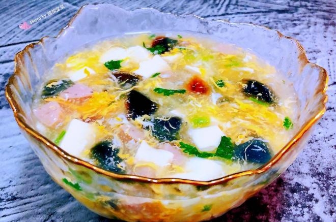皮蛋豆腐香肠汤