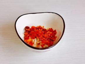加入辣椒碎。