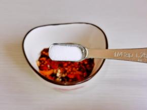 按个人口味加入盐。