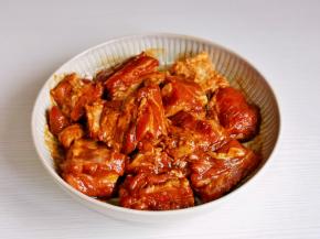 抓拌均匀腌制2小时以上。