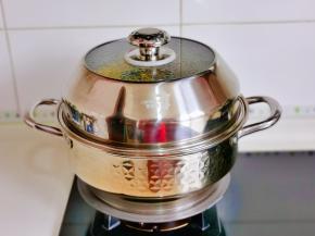 盖上盖子蒸2小时左右。