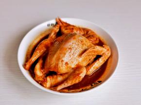 戴上食品手套涂抹均匀，包括肚子里面。