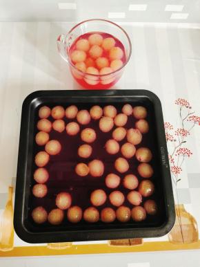 倒入容器中，凉凉，凝固后放入冰箱冷藏保存即可！（晾凉凝固就可以食用了，冰箱冷藏半天，风味更佳！）