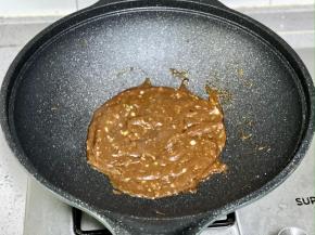 炒至酱汁浓稠后关火