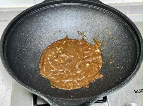 炒至酱汁浓稠后关火