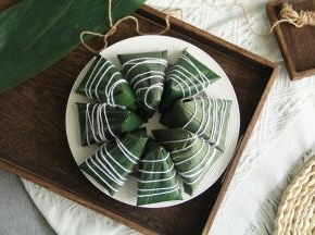 这一款是无需蒸煮的粽子，全部裹好，定型后就可以拆开吃啦！天气热建议冷藏定型哦！