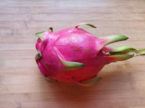 准备火龙果一个。