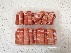 准备好肥牛卷。