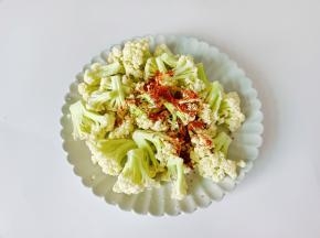 加上辣椒粉一勺。