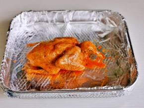 烤网包上锡纸，刷上玉米油，摆上鸽子。