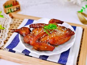 点缀葱丝这样烤乳鸽就做好啦！