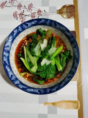 放入焯水的小青菜！