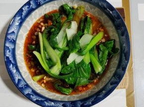 放入焯水的小青菜！