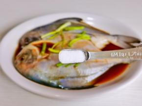 按个人口味加入盐。