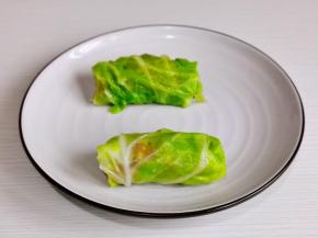 两面对折再卷起来即可，适当卷紧一点。