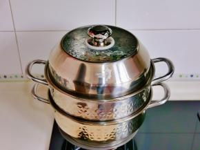 盖上盖子，蒸五分钟，取出扇贝，再蒸15分钟。