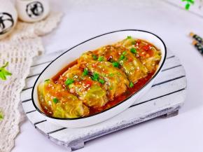 淋在卷上撒葱花，白芝麻即可食用。