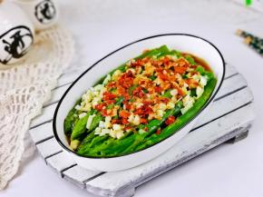 取出淋上热油即可食用。