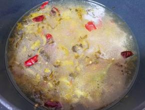 加入1200克左右的纯净水烧开。