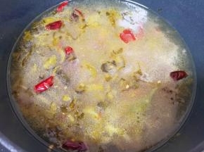 加入1200克左右的纯净水烧开。