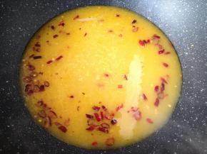 加入纯净水烧开。