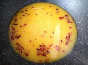 加入纯净水烧开。