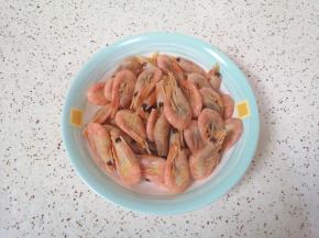 甜虾常温解冻。