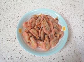 甜虾常温解冻。