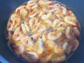 煮至甜虾入味。
