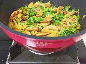 利用余温翻炒均匀即可！