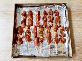 摆放入烤盘中