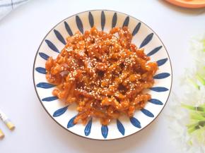 这一盘差不多是小妞一个人吃完的。