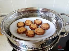 放上蒸锅蒸10分钟。