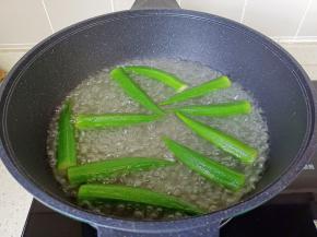 秋葵焯水大约3分钟左右。