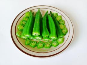 秋葵摆盘。