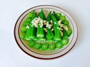 撒上蒜泥。