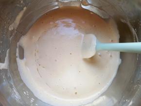 加入玉米油混合均匀。