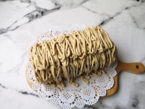 再挤上咖啡奶油。