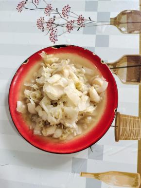 酸菜取一盘出来备用！