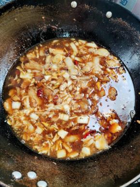 倒入适量的开水！