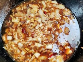 倒入适量的开水！