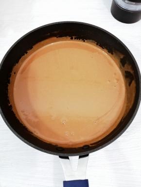 开小火煮至微沸，关火晾凉