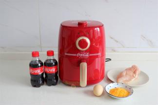 食材： 鸡胸肉、烤肉料、裹炸粉、鸡蛋。厨具：空气炸锅。