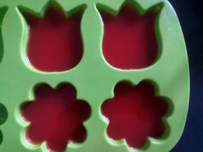 等完全冷却后即可脱模享用