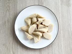 把粽子切成块